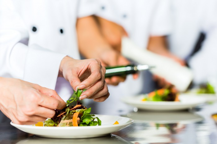 Préparer un bon plat au restaurant